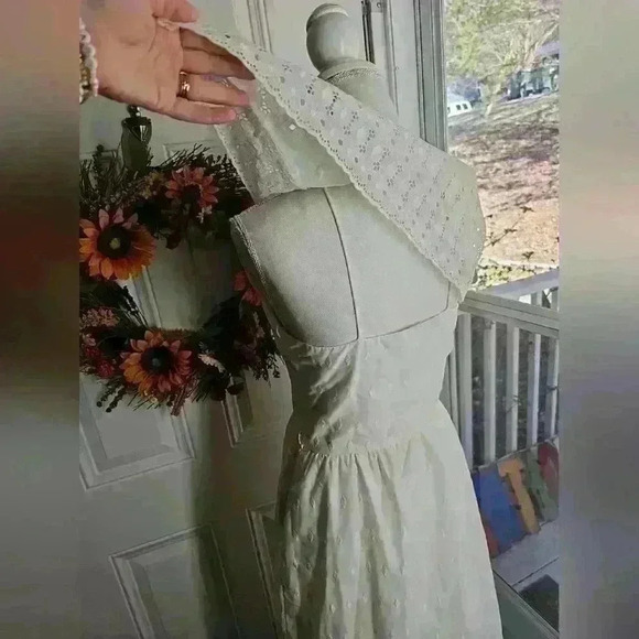 Vintage button Front Maxi dress white Eyelet capelet size s - Picture 2 of 5
